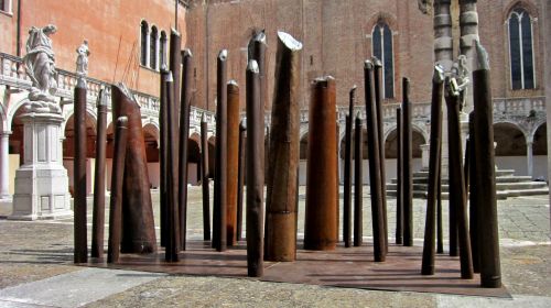 Brunivo buttarelli aspri acuti di kronos   2007   iron-zinc, stone, cm 280 x 400 x 300-2